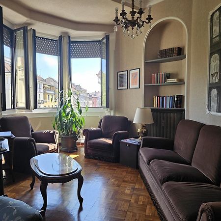 Homegallery - Elegante Appartamento Milanese Zewnętrze zdjęcie