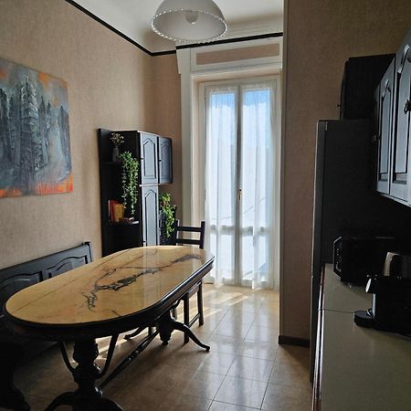 Homegallery - Elegante Appartamento Milanese Zewnętrze zdjęcie