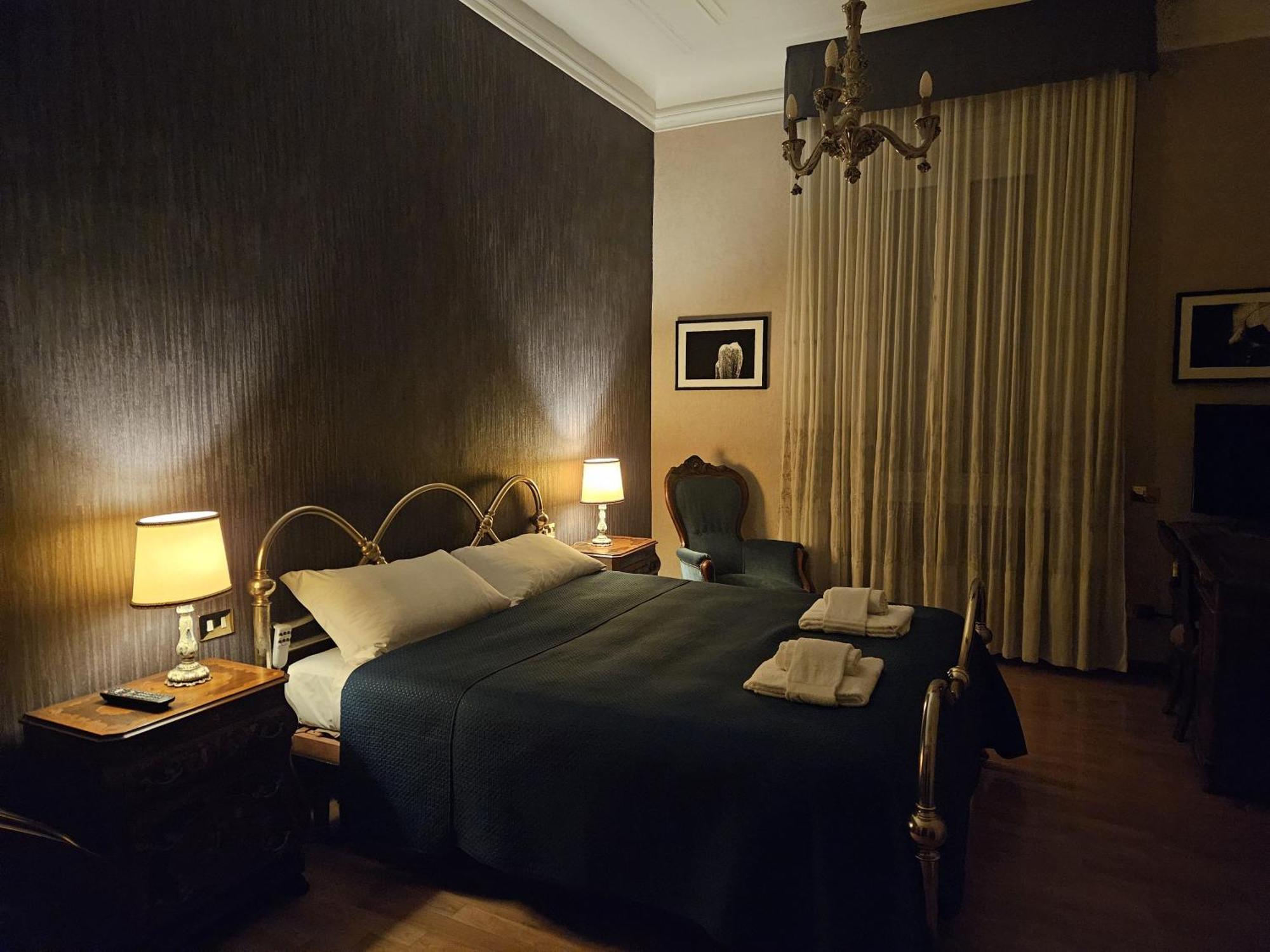 Homegallery - Elegante Appartamento Milanese Zewnętrze zdjęcie