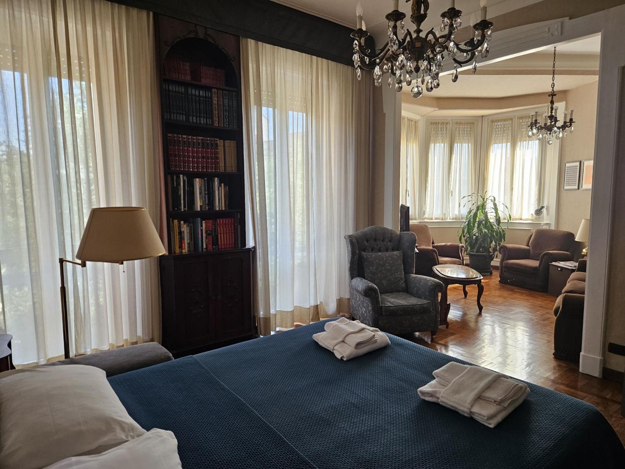Homegallery - Elegante Appartamento Milanese Zewnętrze zdjęcie